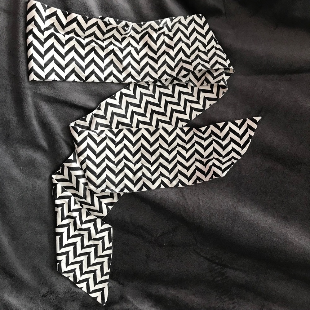 ⚡️SALE⚡️4” Wide Black & White Chevron Fabric Belt